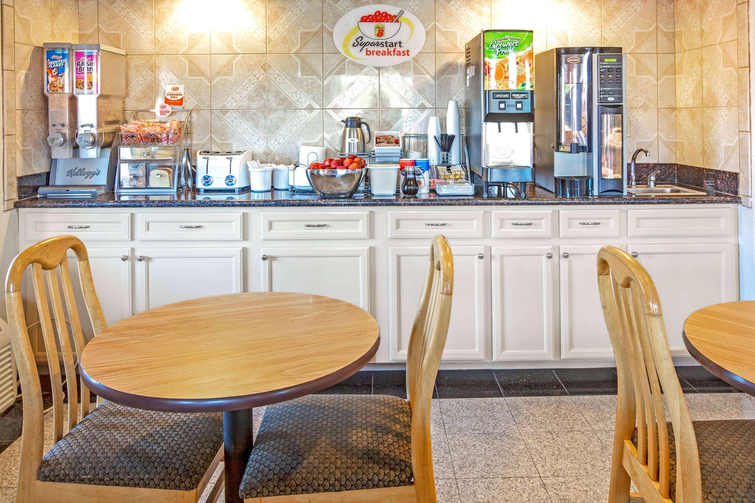 Hotel Super 8 By Wyndham Mont Belvieu - Baytown East Esterno foto