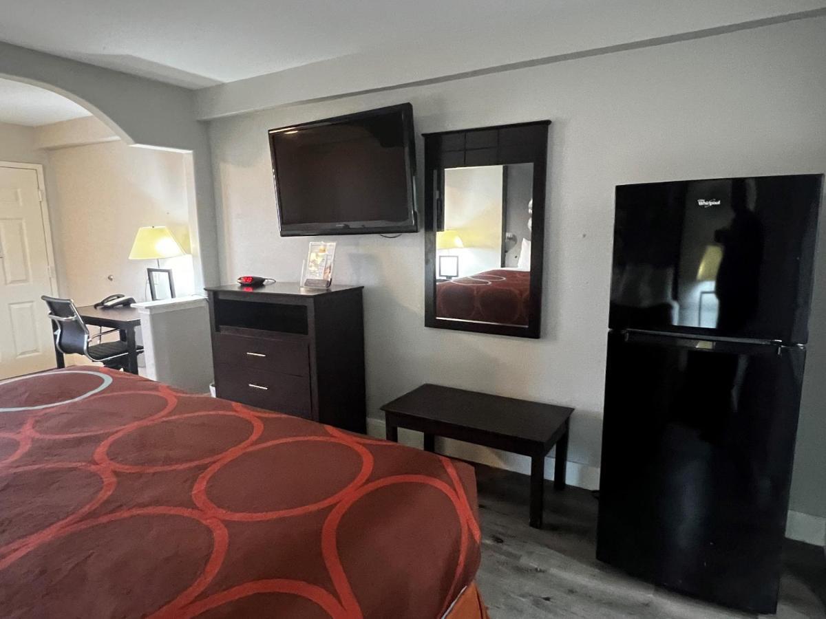 Hotel Super 8 By Wyndham Mont Belvieu - Baytown East Esterno foto