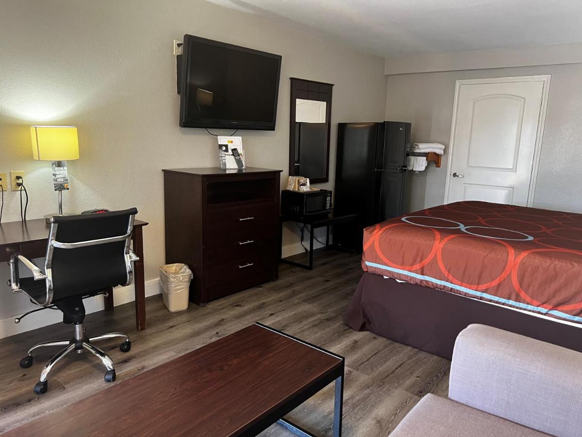 Hotel Super 8 By Wyndham Mont Belvieu - Baytown East Esterno foto