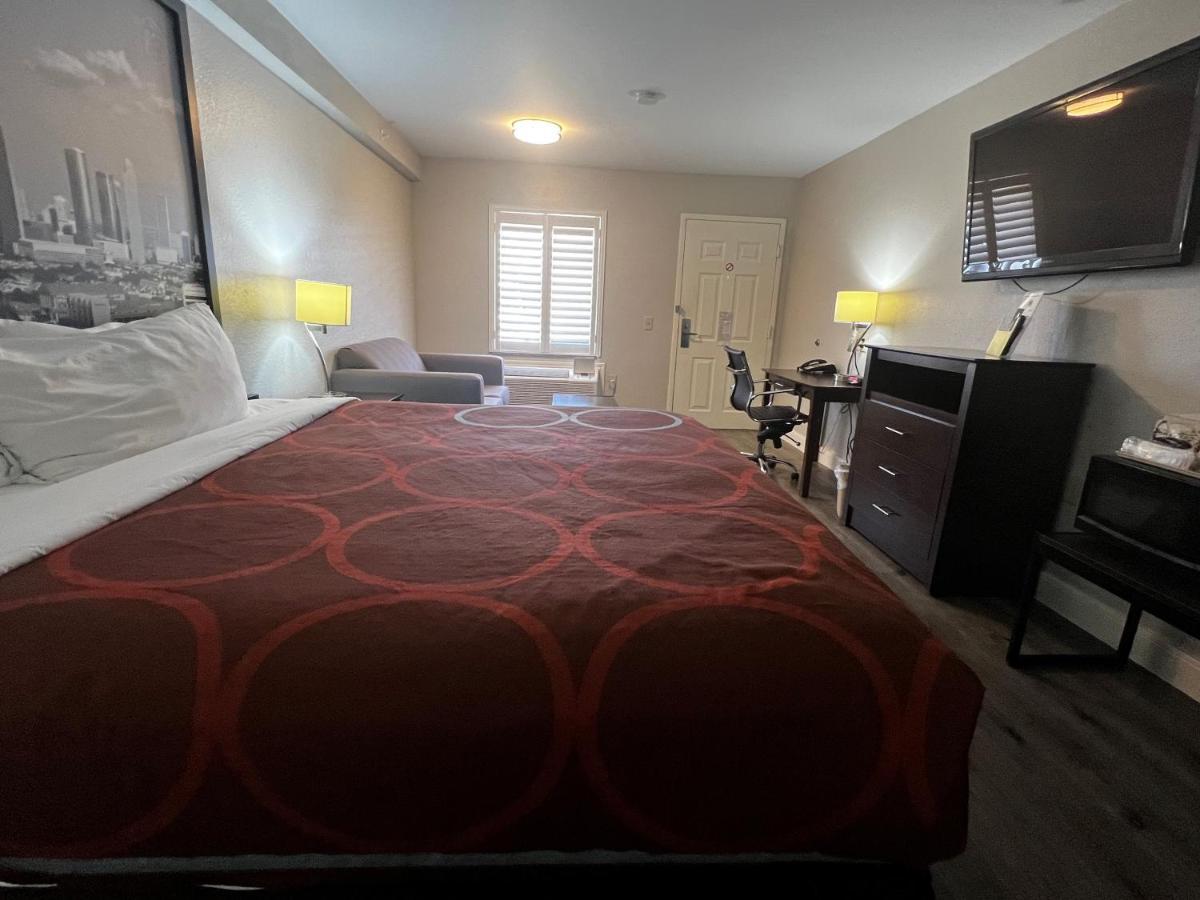 Hotel Super 8 By Wyndham Mont Belvieu - Baytown East Esterno foto