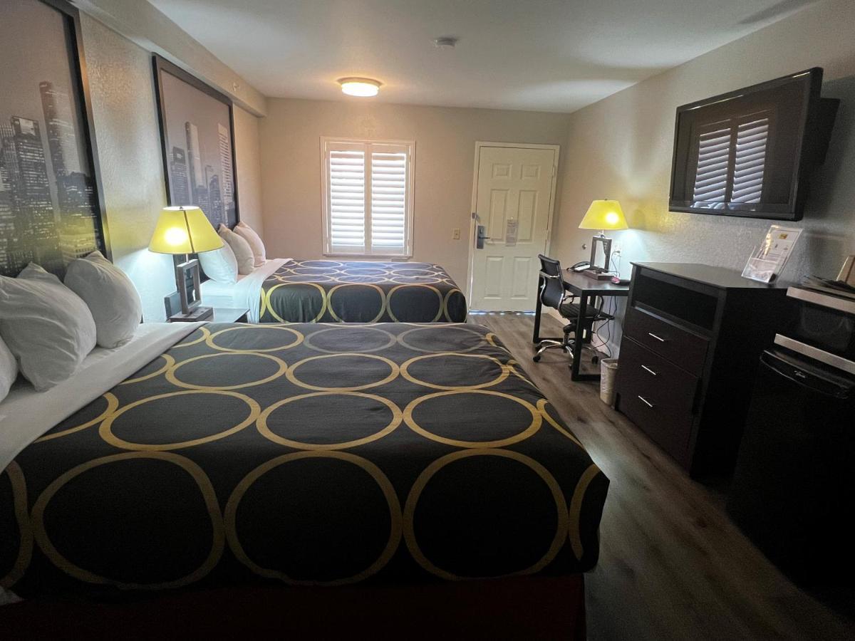 Hotel Super 8 By Wyndham Mont Belvieu - Baytown East Esterno foto