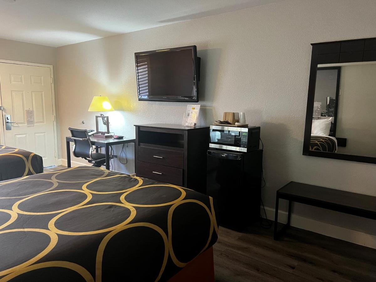 Hotel Super 8 By Wyndham Mont Belvieu - Baytown East Esterno foto